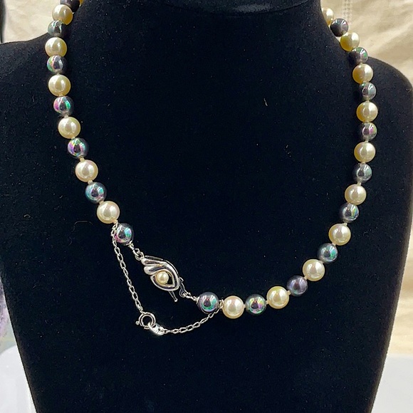 16” Cultured White Pearls & Peacock Colored Cultured Pearls With 925 Clasp - Picture 7 of 10